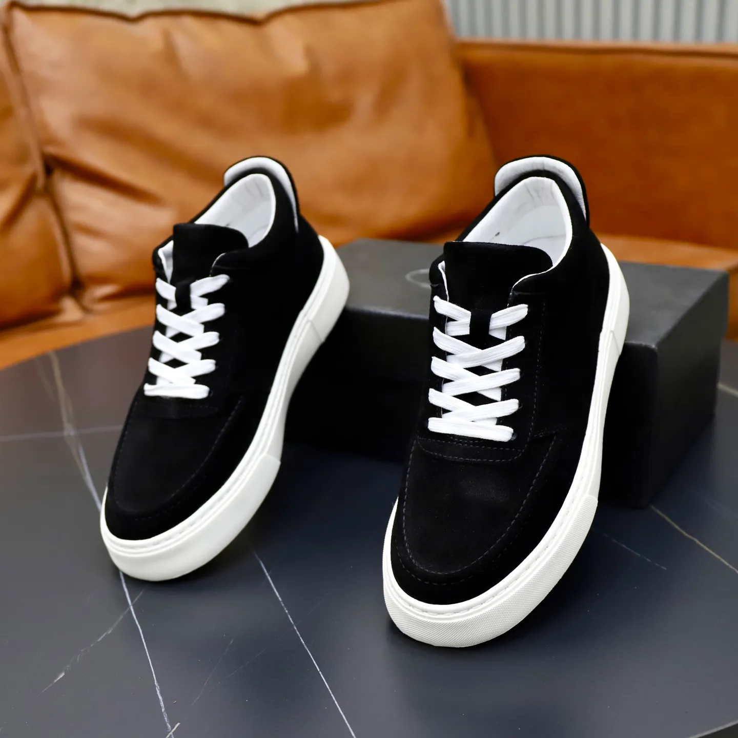 Ex-factory price: 460💰🙅‍♂️🙅‍♂️🙅‍♂️ Brand: PRADA Standard code: 38–44 (45 can be customized) Grade: Same as the official website Material: Original cowhide fabric Comfortable pigskin lining Lightweight wear-resistant outsole Style category: Men's fashionable casual shoes and boots Running sneakers Distinguished luxury brand elements Top luxury Color: actual picture color